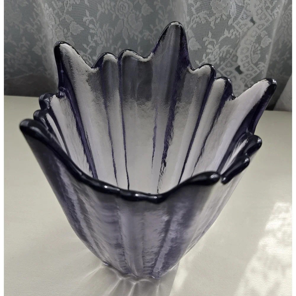 Vintage Vase Hard‎ To Find Rare 5 Petal Textured Thick Heavy Purple Viking Glass
